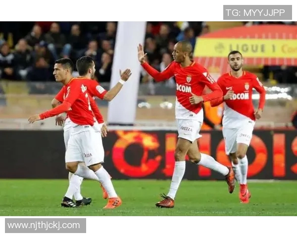 亚眠与卡昂激战正酣双方拼尽全力争夺胜利的精彩战报